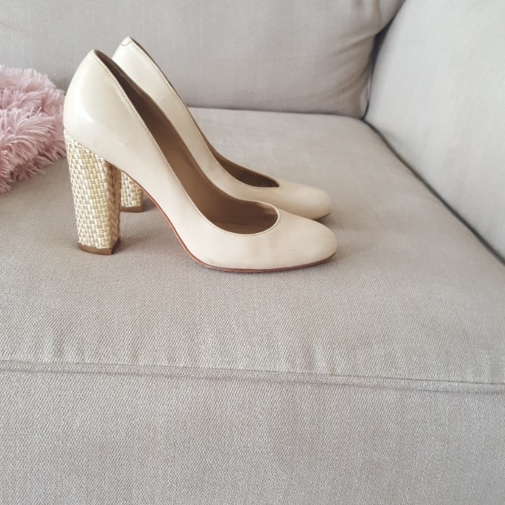Lauren by Ralph Lauren Size 5 Cream Pumps - Picture 2 of 3